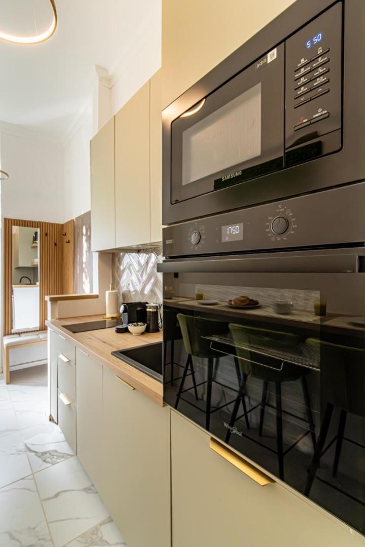 Oasis Apartment On The Broadway With Ac Budapest Esterno foto