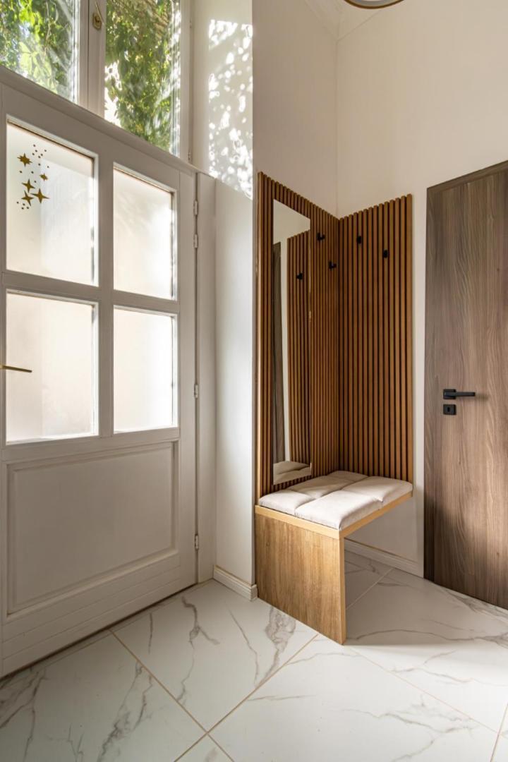 Oasis Apartment On The Broadway With Ac Budapest Esterno foto