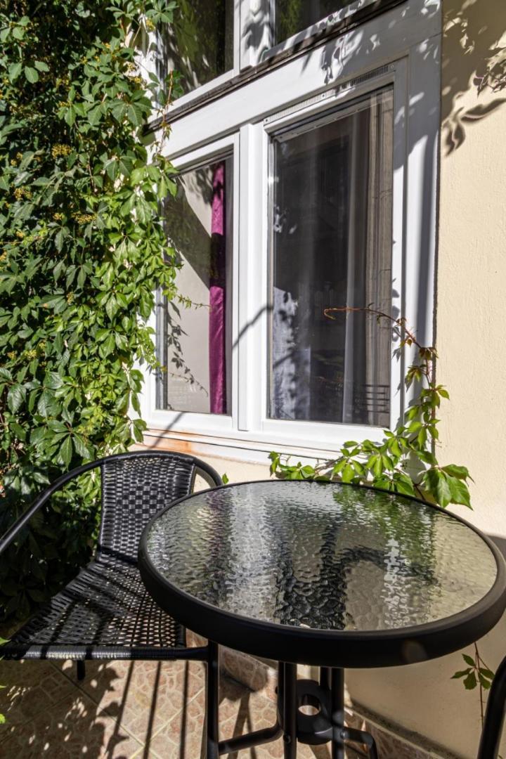 Oasis Apartment On The Broadway With Ac Budapest Esterno foto