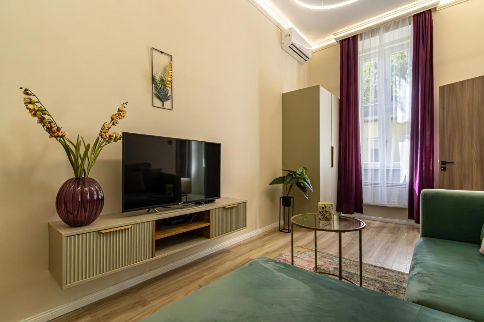 Oasis Apartment On The Broadway With Ac Budapest Esterno foto