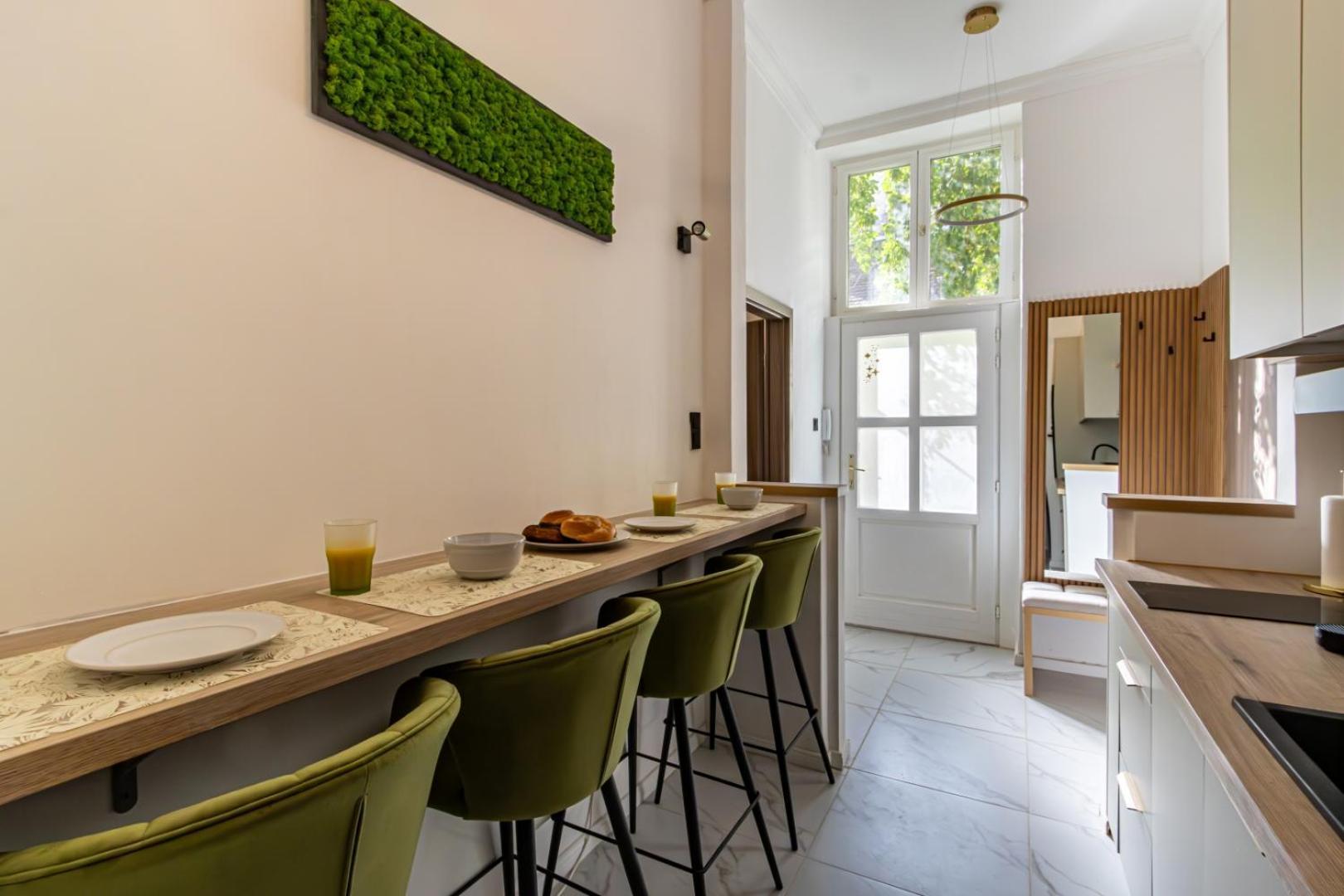 Oasis Apartment On The Broadway With Ac Budapest Esterno foto